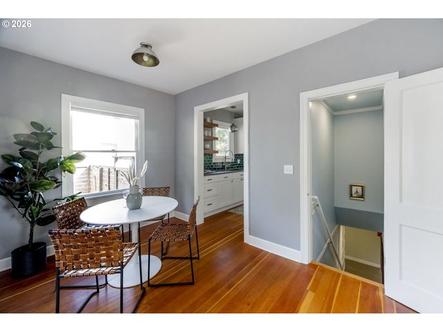 641 Ne HOLLAND St, Portland, OR 97211
