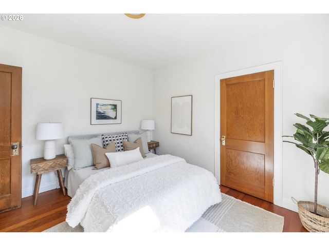 641 Ne HOLLAND St, Portland, OR 97211
