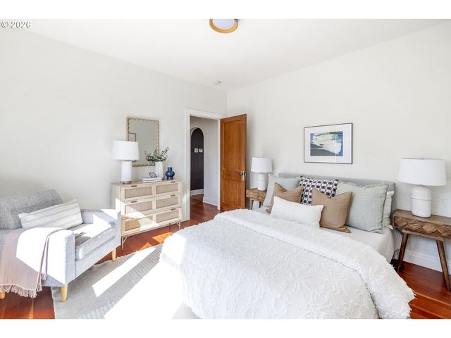 641 Ne HOLLAND St, Portland, OR 97211