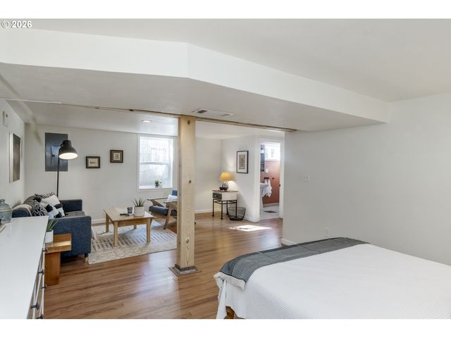 641 Ne HOLLAND St, Portland, OR 97211