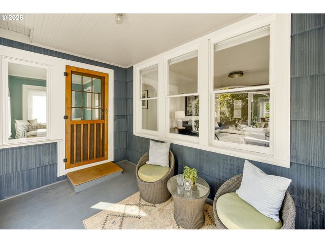 641 Ne HOLLAND St, Portland, OR 97211