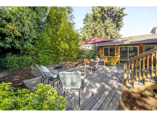 641 Ne HOLLAND St, Portland, OR 97211
