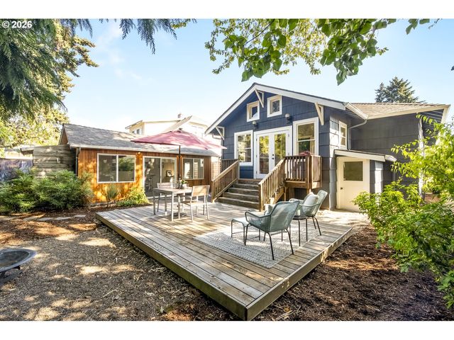 641 Ne HOLLAND St, Portland, OR 97211