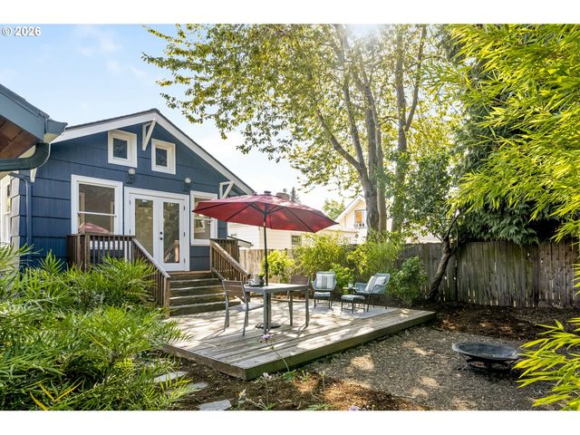 641 Ne HOLLAND St, Portland, OR 97211