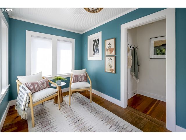 641 Ne HOLLAND St, Portland, OR 97211