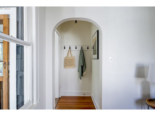 641 Ne HOLLAND St, Portland, OR 97211