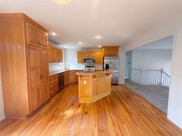 403 S Lakeshore Drive, Raymore, MO 64083