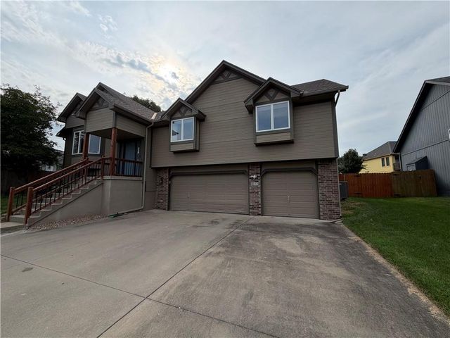 403 S Lakeshore Drive, Raymore, MO 64083