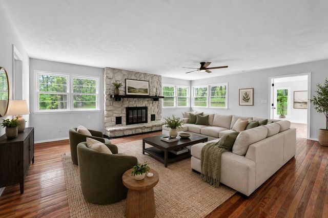 4859 S Roslyn Avenue, Springfield, MO 65804