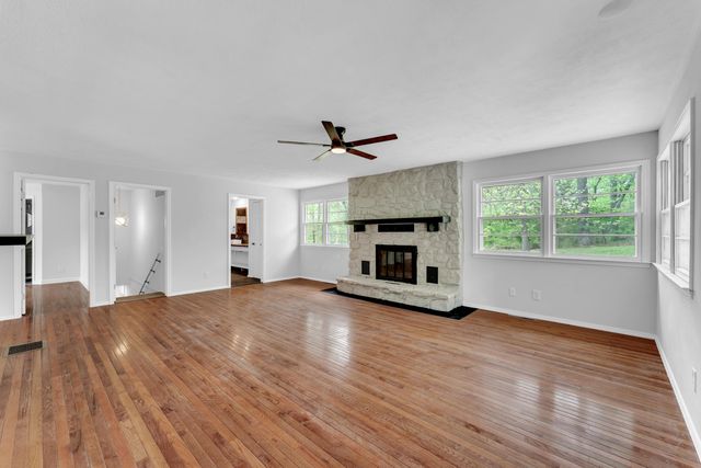 4859 S Roslyn Avenue, Springfield, MO 65804