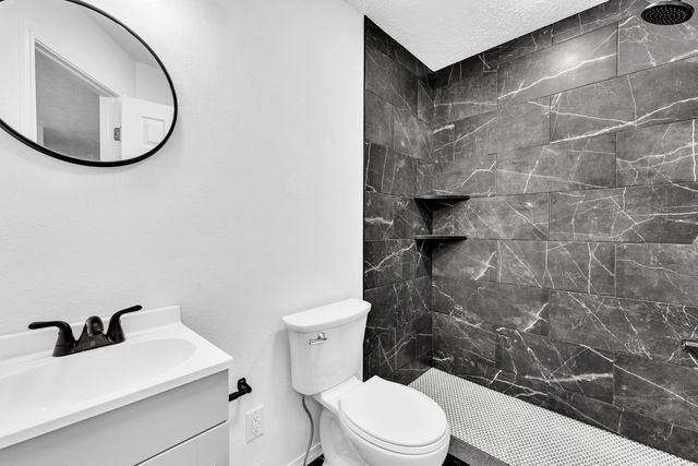 4859 S Roslyn Avenue, Springfield, MO 65804