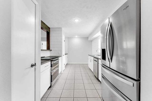 4859 S Roslyn Avenue, Springfield, MO 65804