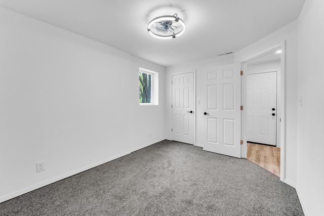 4859 S Roslyn Avenue, Springfield, MO 65804