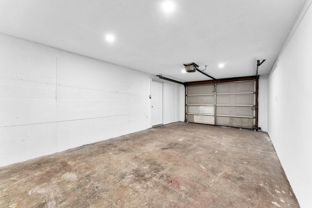 4859 S Roslyn Avenue, Springfield, MO 65804