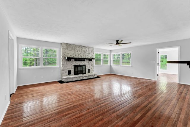 4859 S Roslyn Avenue, Springfield, MO 65804