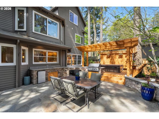4140 MELISSA Dr, Lake Oswego, OR 97034