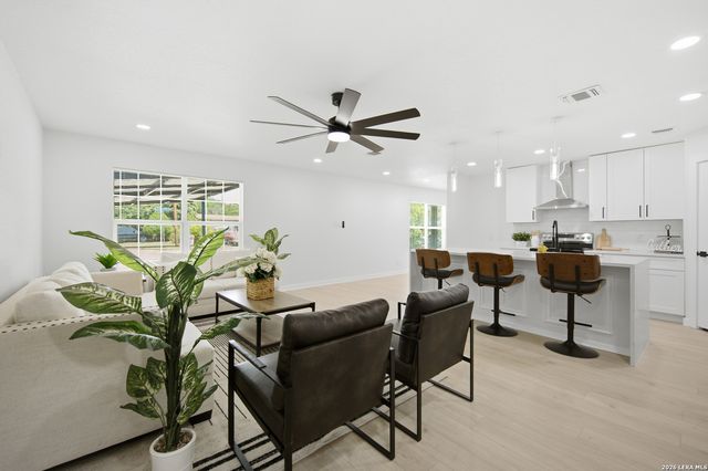 526 SPRINGWOOD LN, San Antonio, TX 78216