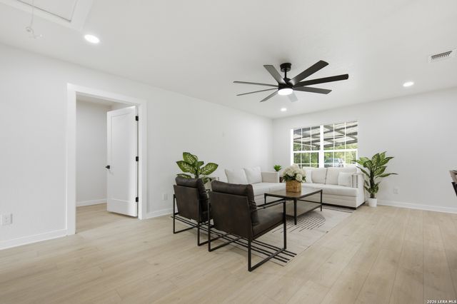 526 SPRINGWOOD LN, San Antonio, TX 78216