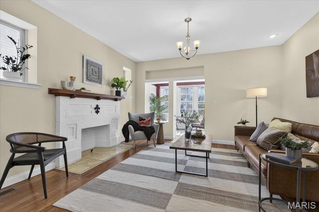 4317 Maryland Avenue 1E, St Louis, MO 63108