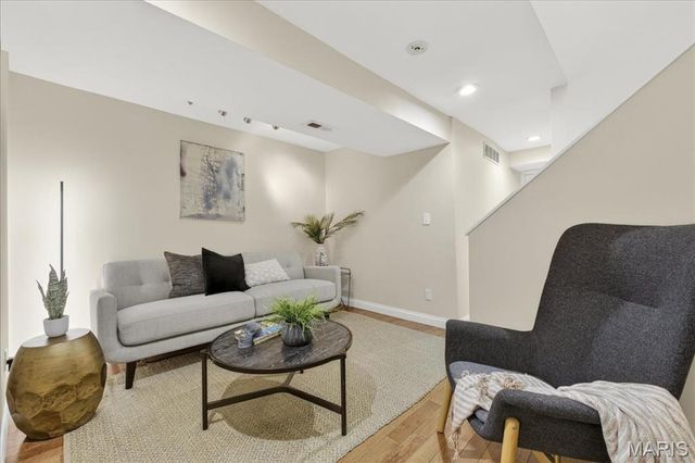 4317 Maryland Avenue 1E, St Louis, MO 63108