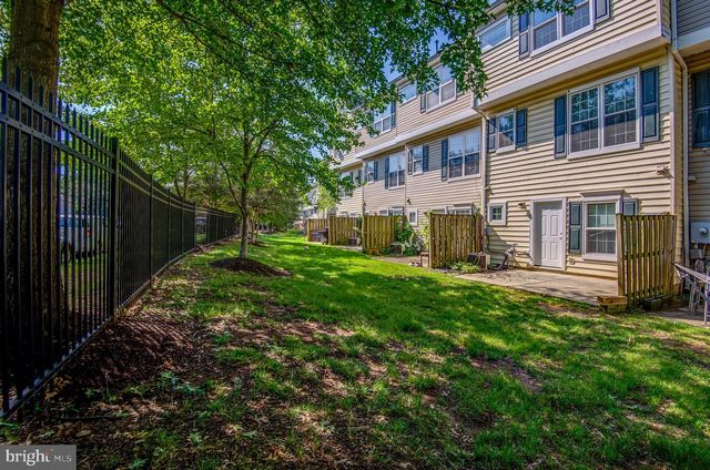 23014 FONTWELL SQ, Sterling, VA 20166
