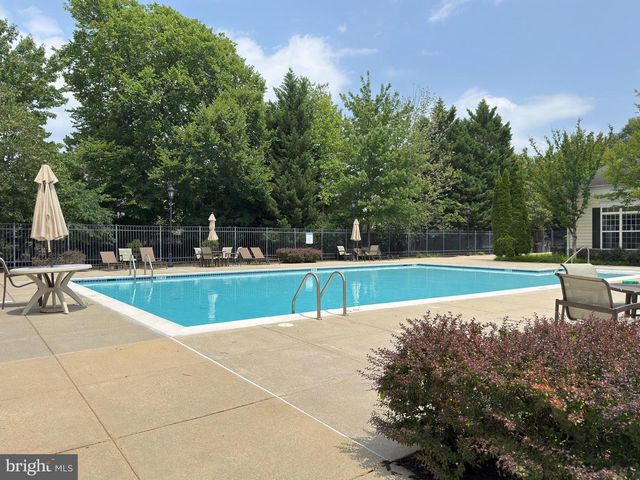 23014 FONTWELL SQ, Sterling, VA 20166