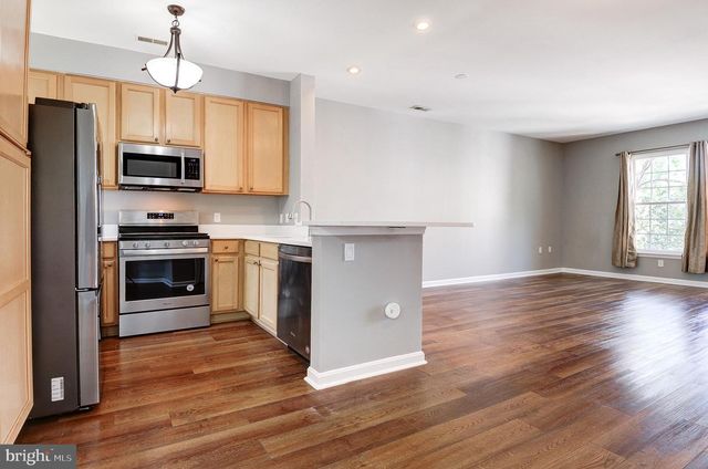 23014 FONTWELL SQ, Sterling, VA 20166