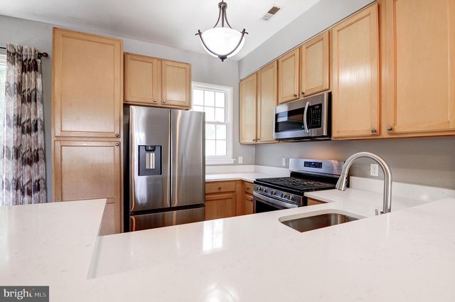 23014 FONTWELL SQ, Sterling, VA 20166