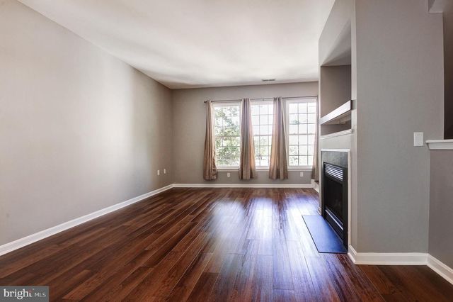 23014 FONTWELL SQ, Sterling, VA 20166