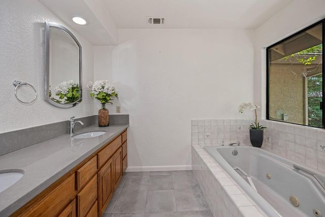6400 Lago Cir, Rancho Murieta, CA 95683