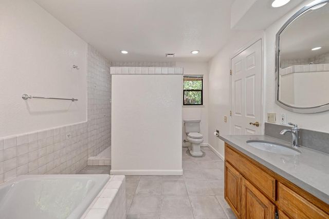 6400 Lago Cir, Rancho Murieta, CA 95683