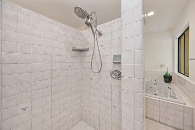 6400 Lago Cir, Rancho Murieta, CA 95683