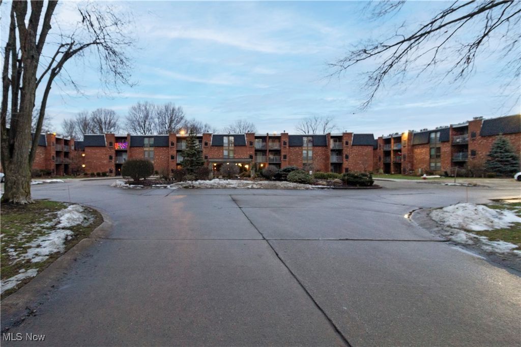 4183 Columbia Road 202, North Olmsted, OH 44070
