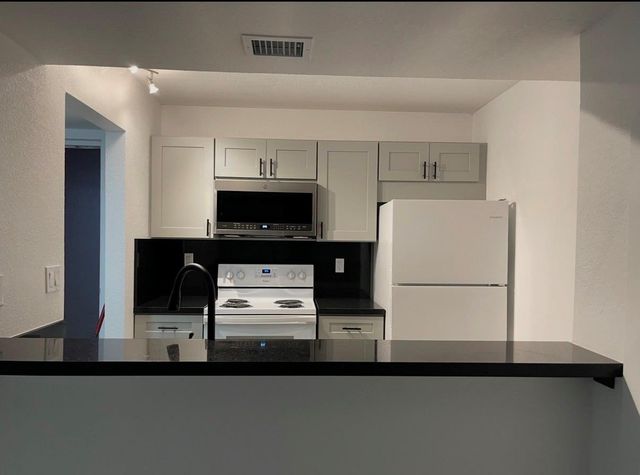 7035 NW 186th Street D508, Hialeah, FL 33015