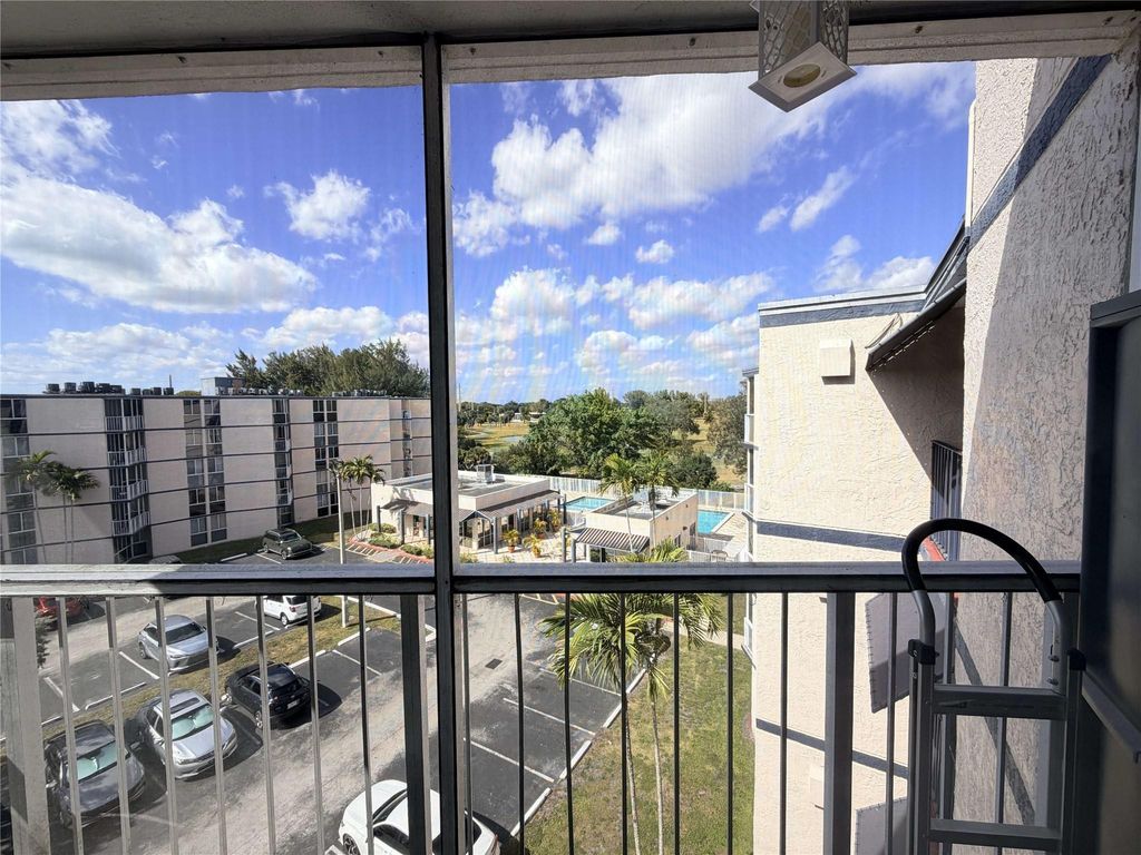 7035 NW 186th Street D508, Hialeah, FL 33015