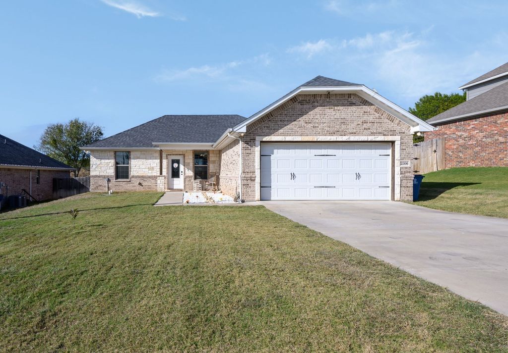2306 Creek Drive, Granbury, TX 76048