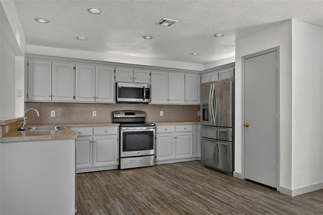 1608 Redtail Hawk, Edmond, OK 73003