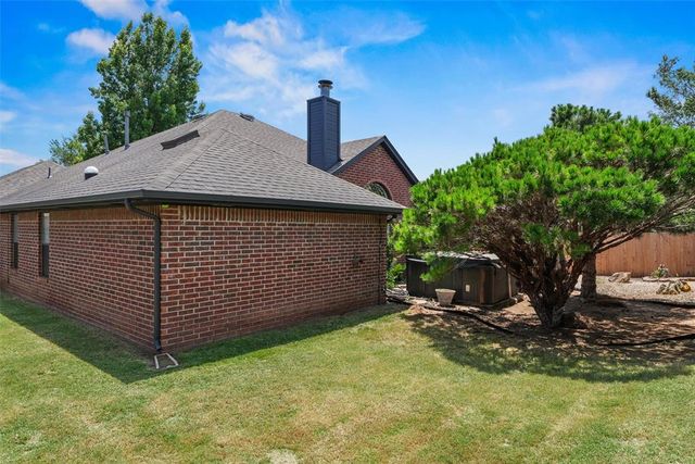1608 Redtail Hawk, Edmond, OK 73003
