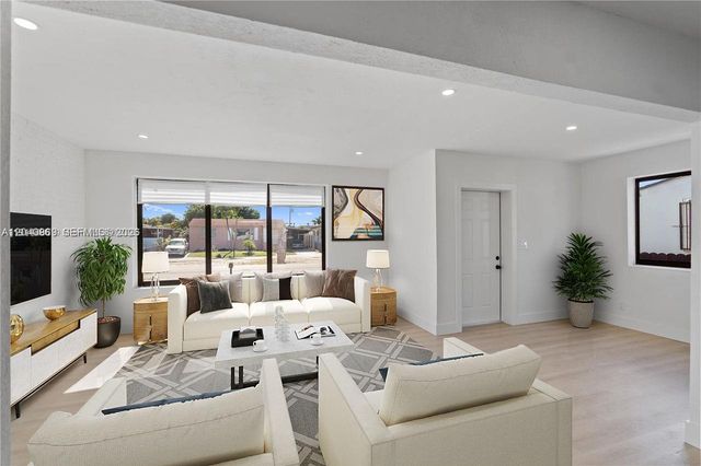 31 W 64th St, Hialeah, FL 33012
