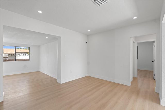 31 W 64th St, Hialeah, FL 33012