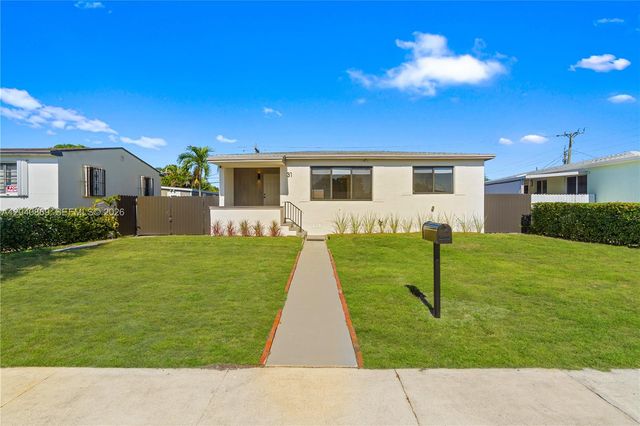 31 W 64th St, Hialeah, FL 33012