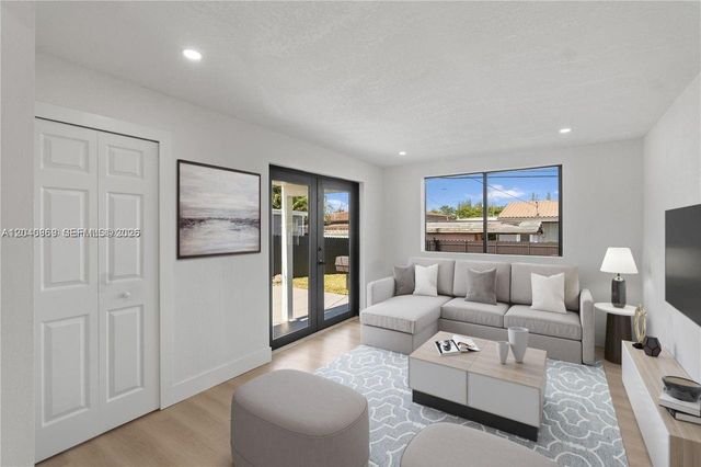 31 W 64th St, Hialeah, FL 33012