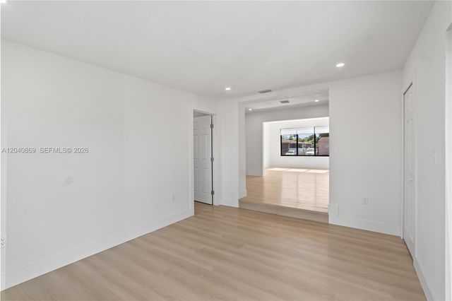 31 W 64th St, Hialeah, FL 33012