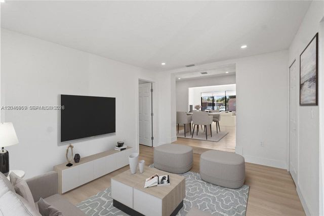 31 W 64th St, Hialeah, FL 33012