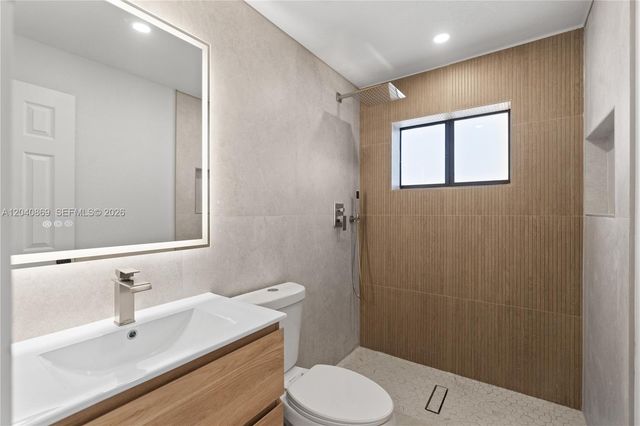 31 W 64th St, Hialeah, FL 33012