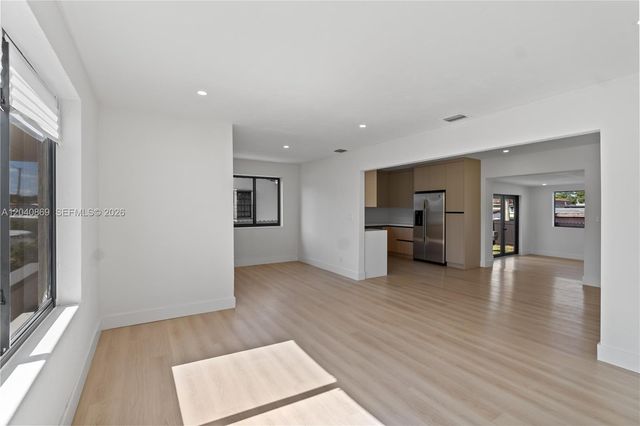 31 W 64th St, Hialeah, FL 33012