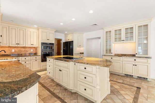 7044 ELY RD, New Hope, PA 18938