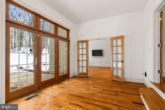 7044 ELY RD, New Hope, PA 18938