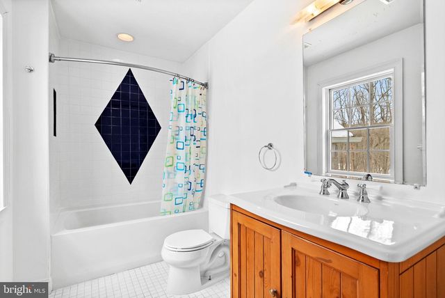 7044 ELY RD, New Hope, PA 18938