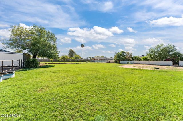 5244 W WALTANN Lane, Glendale, AZ 85306